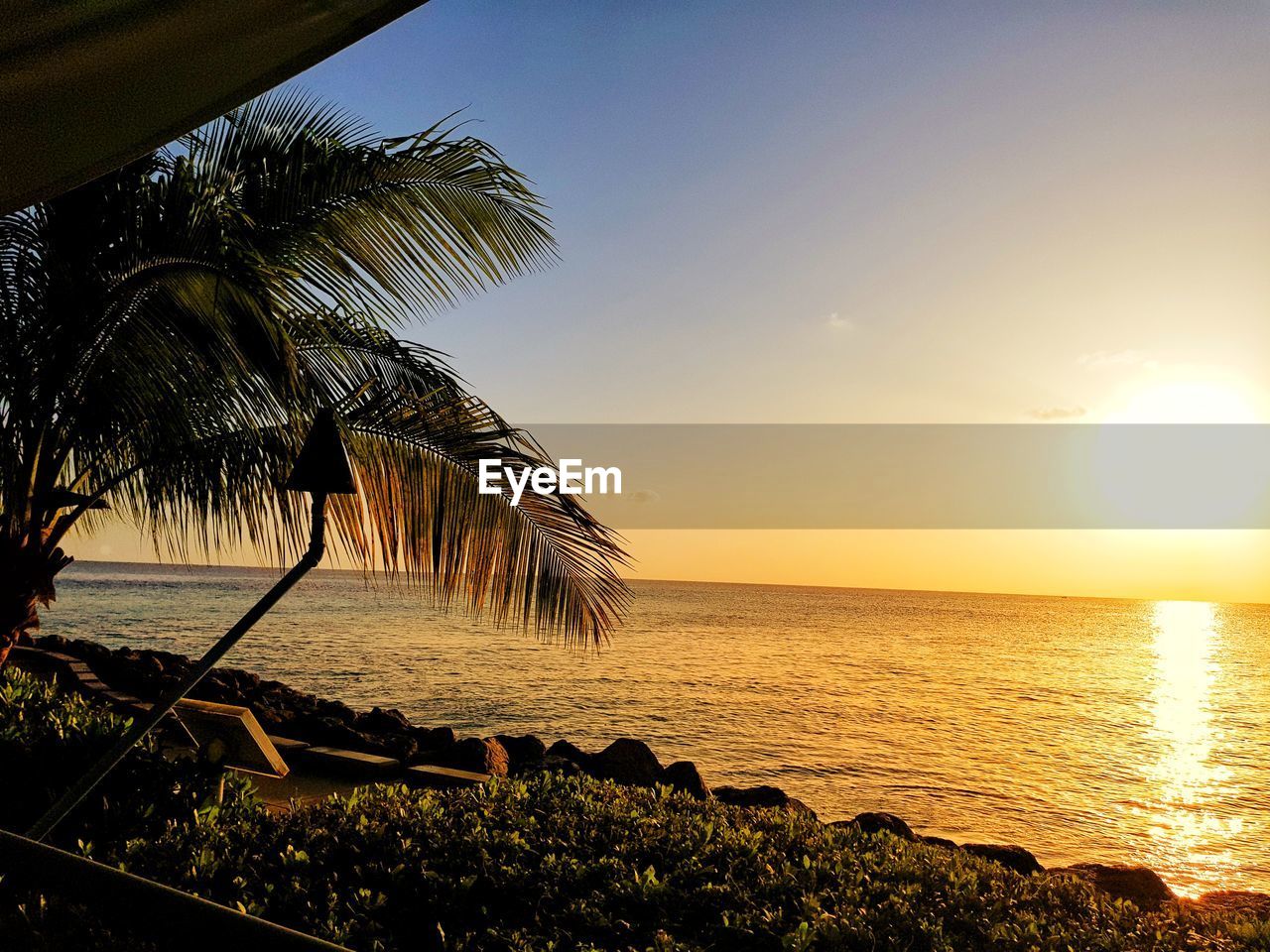 SCENIC VIEW OF SEA AT SUNSET