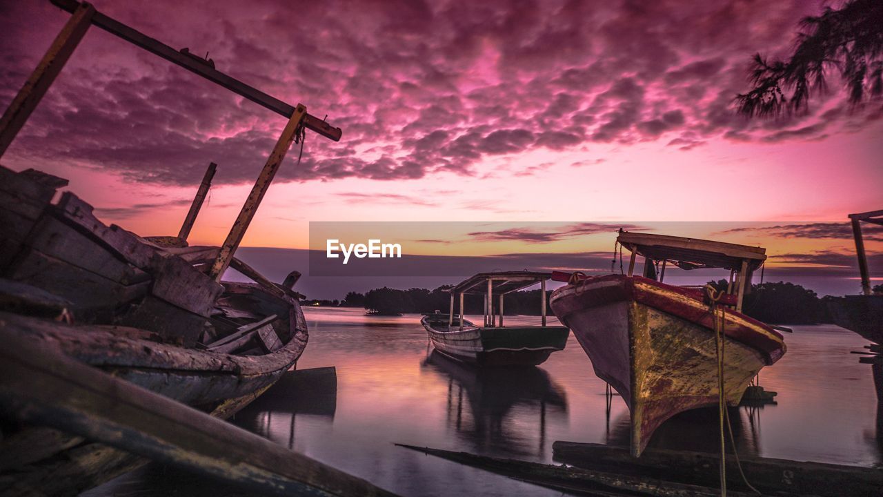 SCENIC VIEW OF SEA AGAINST DRAMATIC SKY