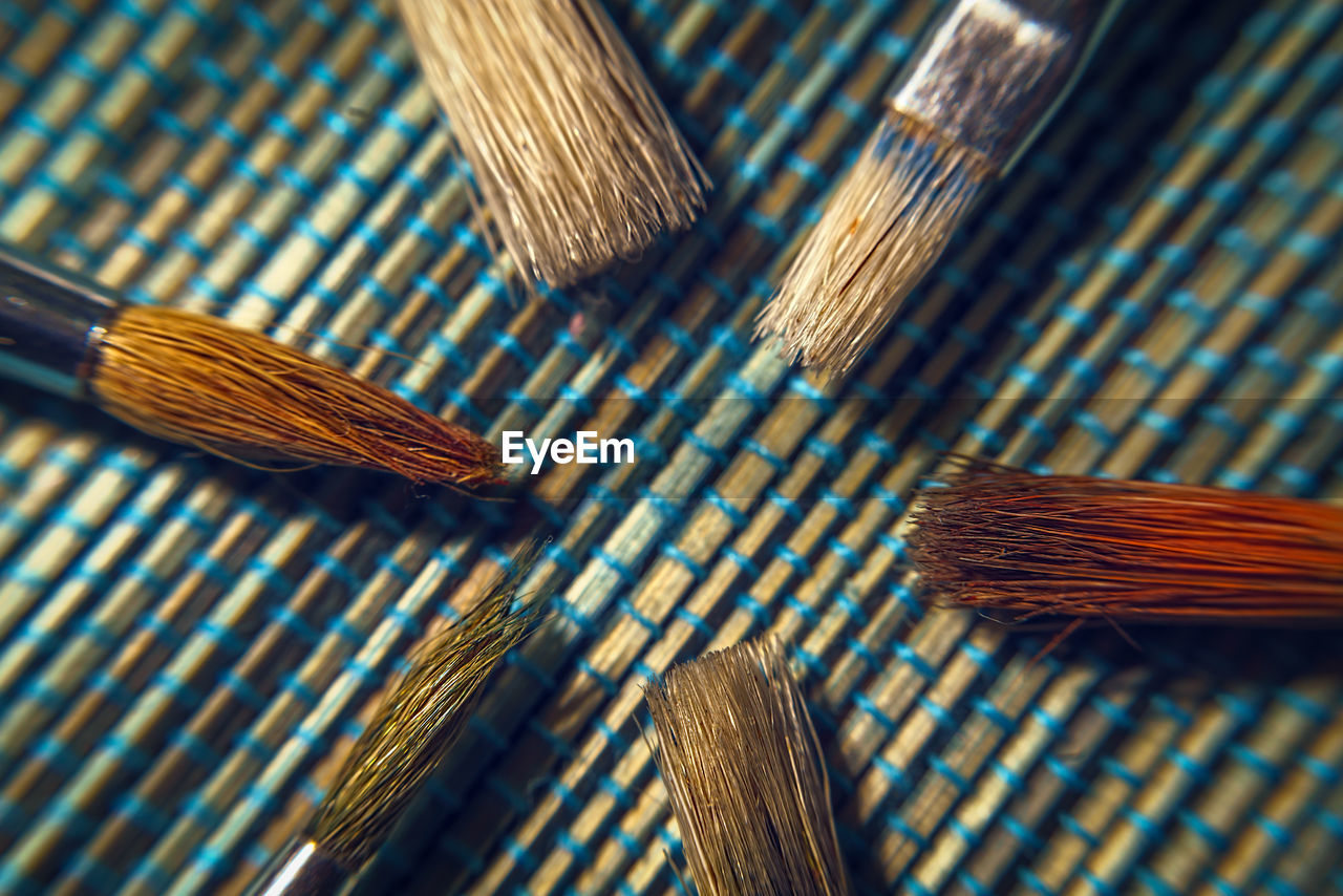 CLOSE-UP OF PATTERN