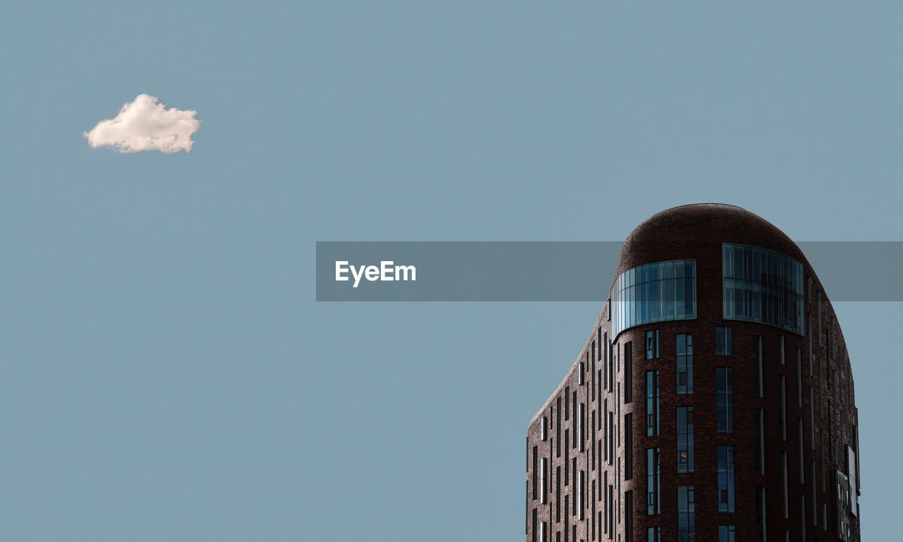 sky, architecture, building exterior, built structure, skyscraper, nature, building, blue, copy space, no people, tower, city, cloud, clear sky, low angle view, day, outdoors, office building exterior