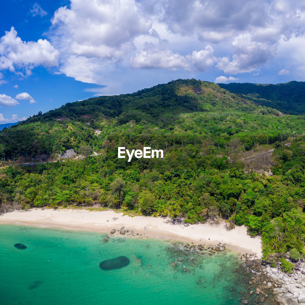 SCENIC VIEW OF SEA AND MOUNTAIN AGAINST SKY