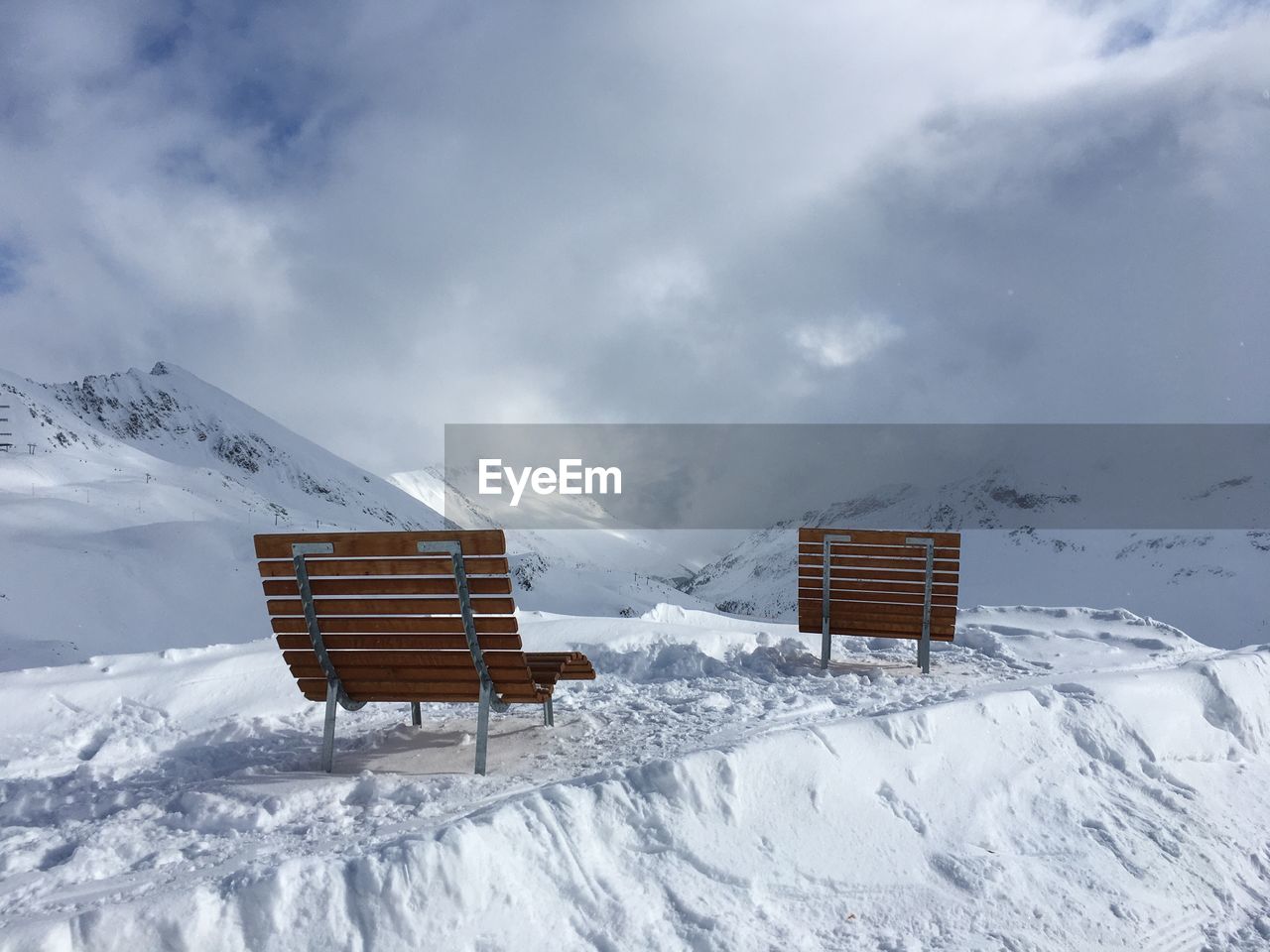 EMPTY SNOW COVERED MOUNTAINS AGAINST SKY