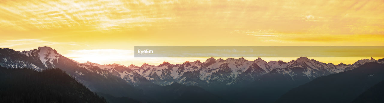 PANORAMIC VIEW OF MOUNTAIN RANGE AGAINST SKY DURING SUNSET