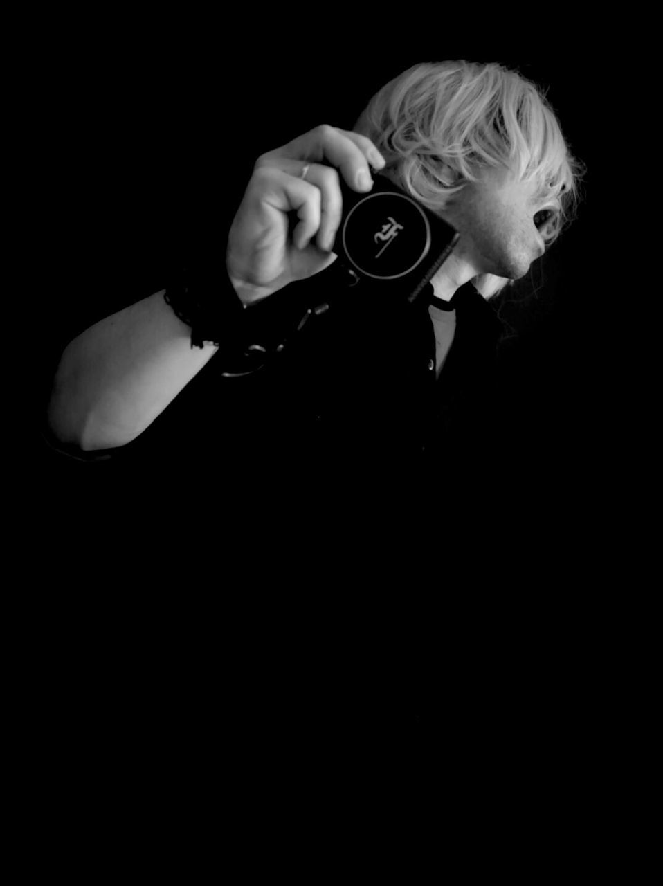 CLOSE-UP OF WOMAN OVER BLACK BACKGROUND