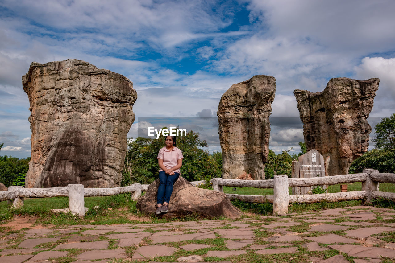 FULL LENGTH OF MAN STANDING AT HISTORICAL BUILDING