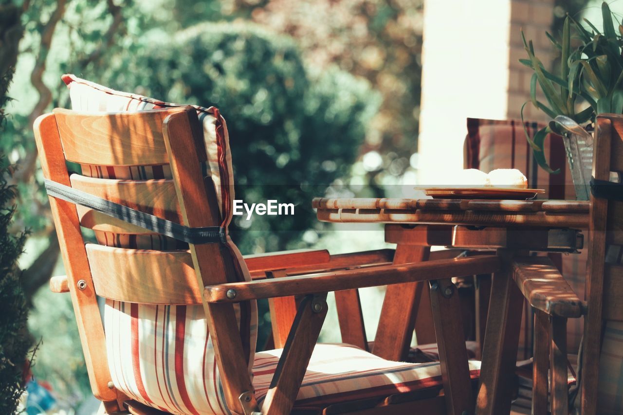 Empty chairs arranged by table in cafe