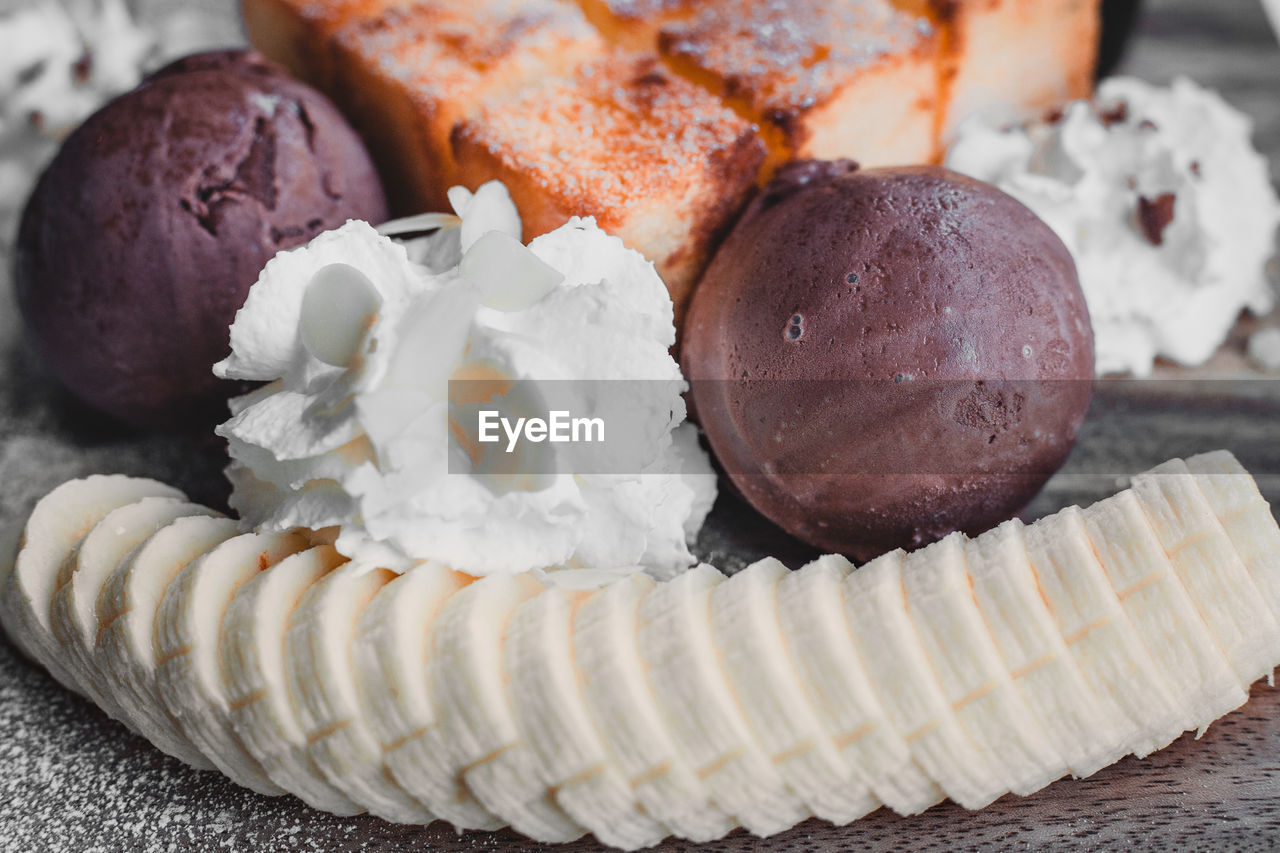 CLOSE-UP OF ICE CREAM IN PLATE