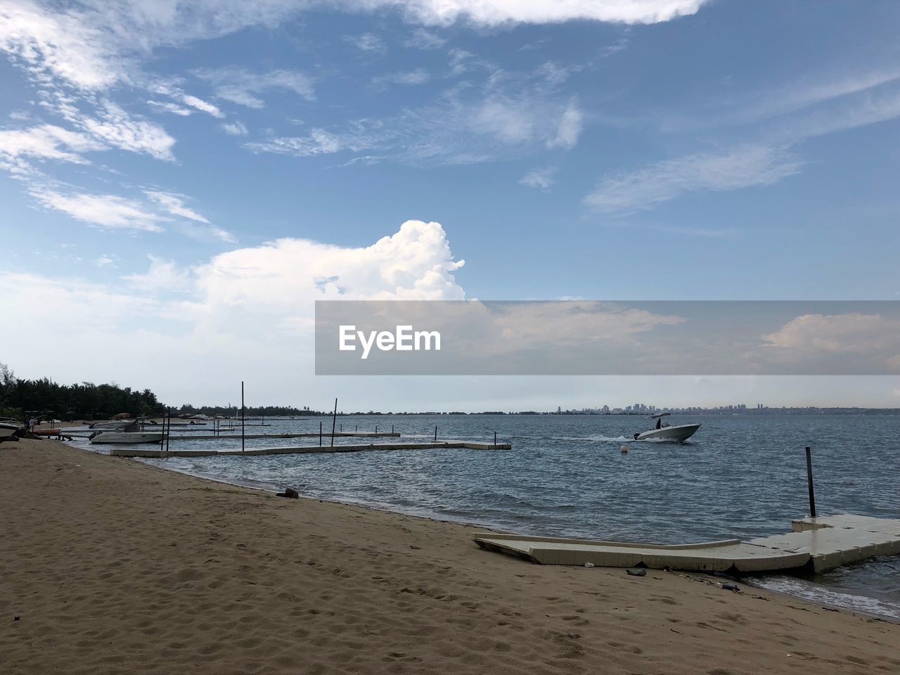 PANORAMIC VIEW OF SEA AGAINST SKY