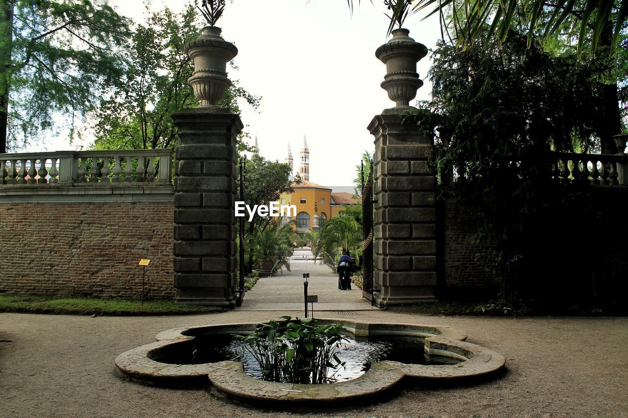 VIEW OF BUILDINGS IN CITY