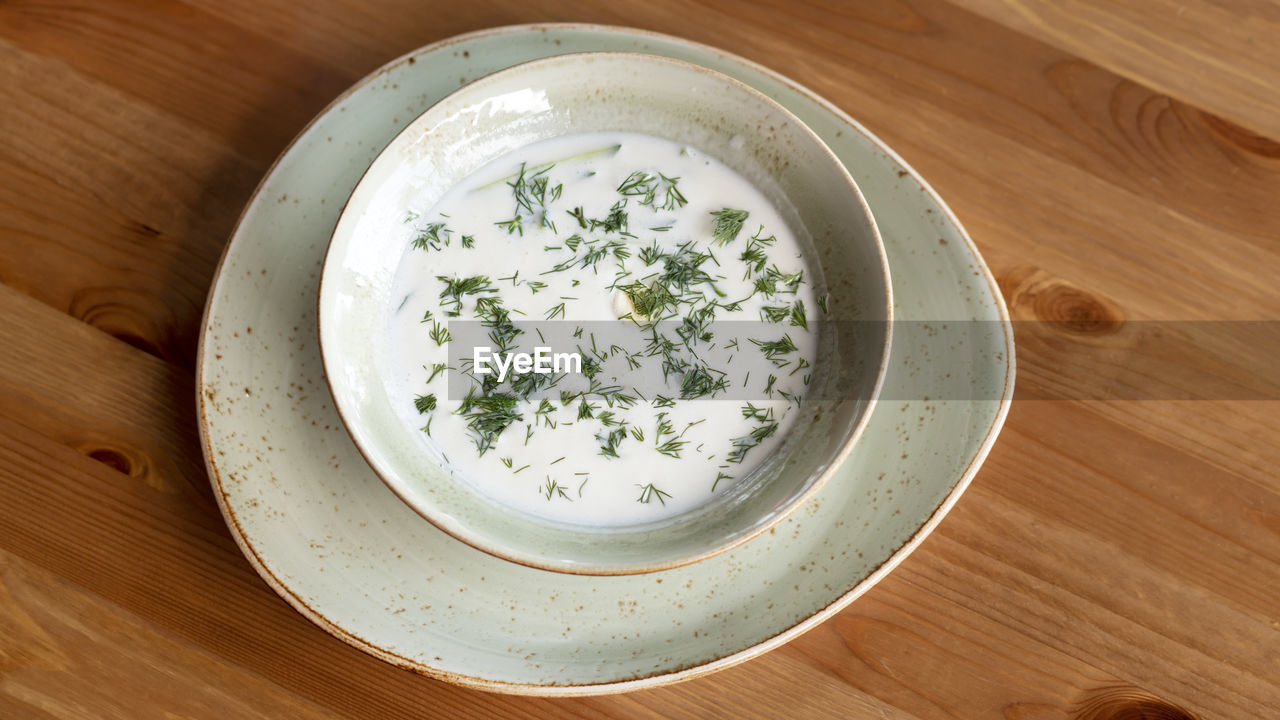 HIGH ANGLE VIEW OF VEGETABLES IN BOWL