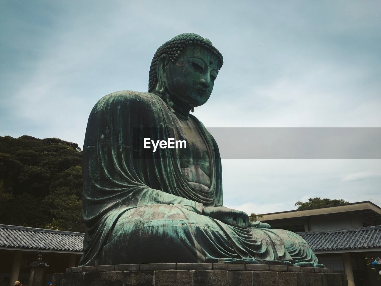 LOW ANGLE VIEW OF STATUE