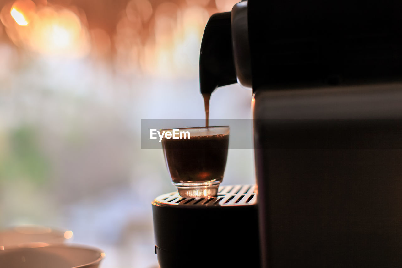 CLOSE-UP OF COFFEE IN GLASS