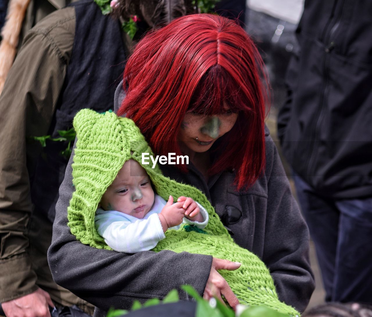 YOUNG WOMAN WITH MOTHER AND DAUGHTER IN HAIR