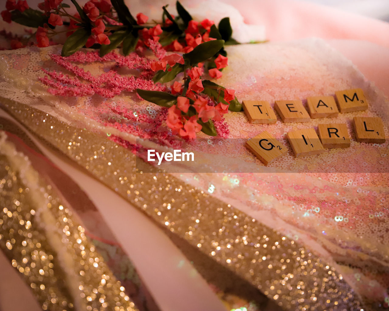 CLOSE-UP OF PINK ROSES ON TABLE WITH TEXT