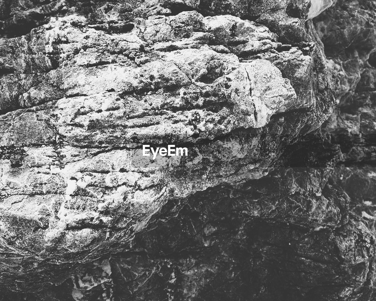 FULL FRAME SHOT OF ROCK ON GROUND