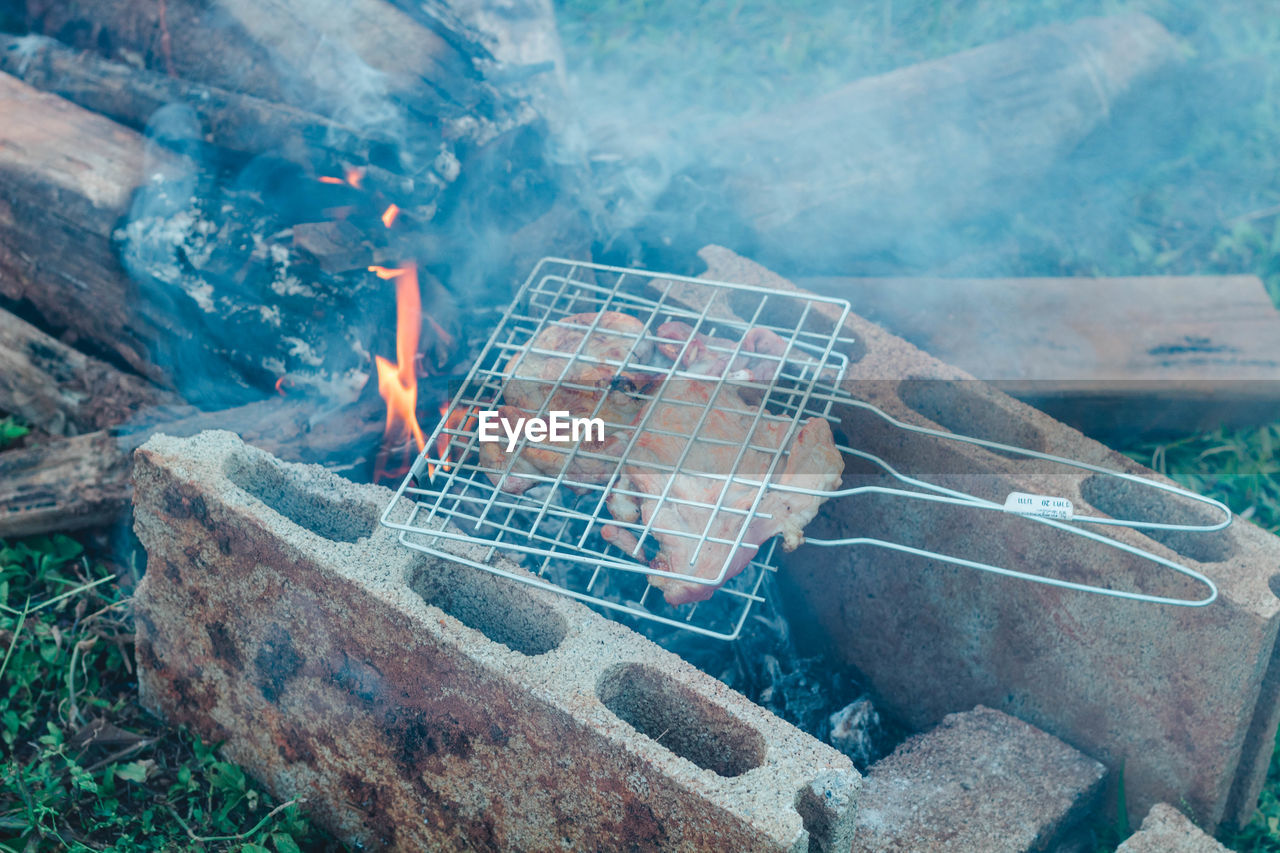 HIGH ANGLE VIEW OF MEAT ON BARBECUE