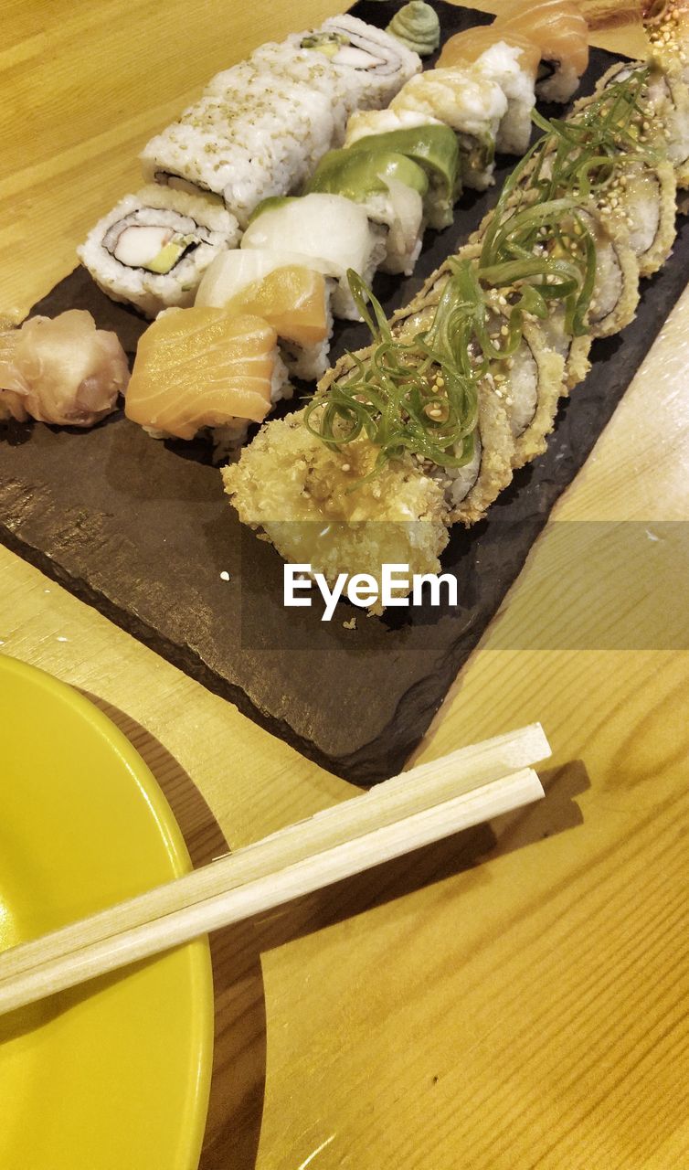 CLOSE-UP OF SUSHI ON TABLE