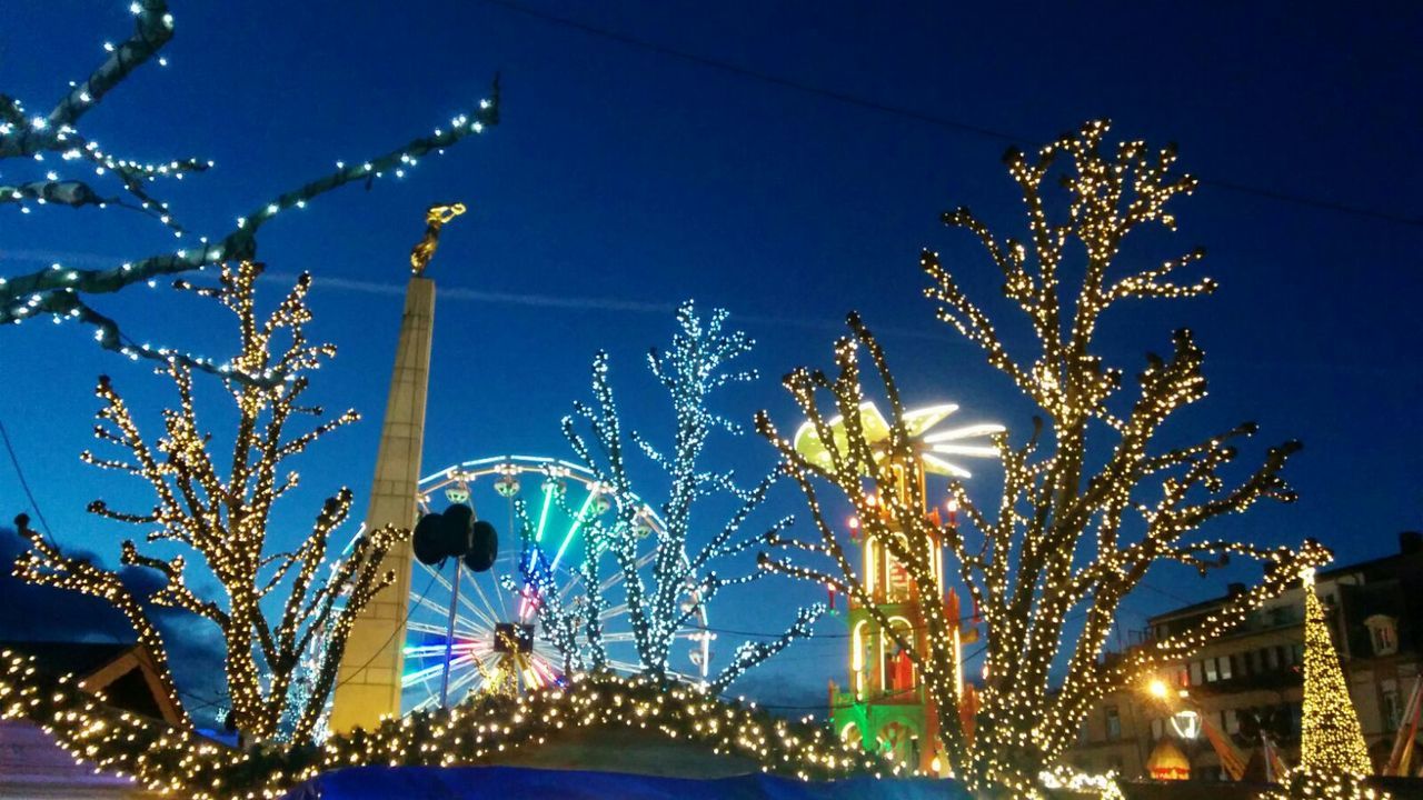 LOW ANGLE VIEW OF ILLUMINATED STREET LIGHT AT NIGHT