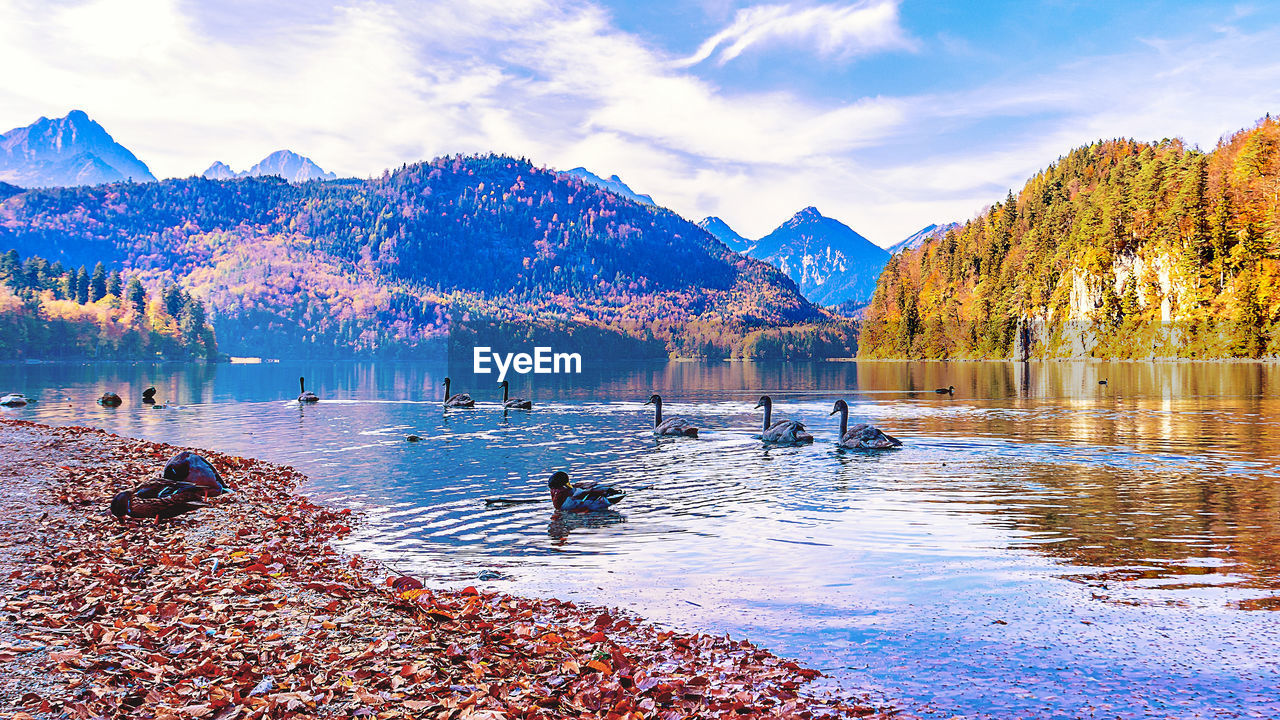 PANORAMIC VIEW OF LAKE AND MOUNTAINS AGAINST SKY