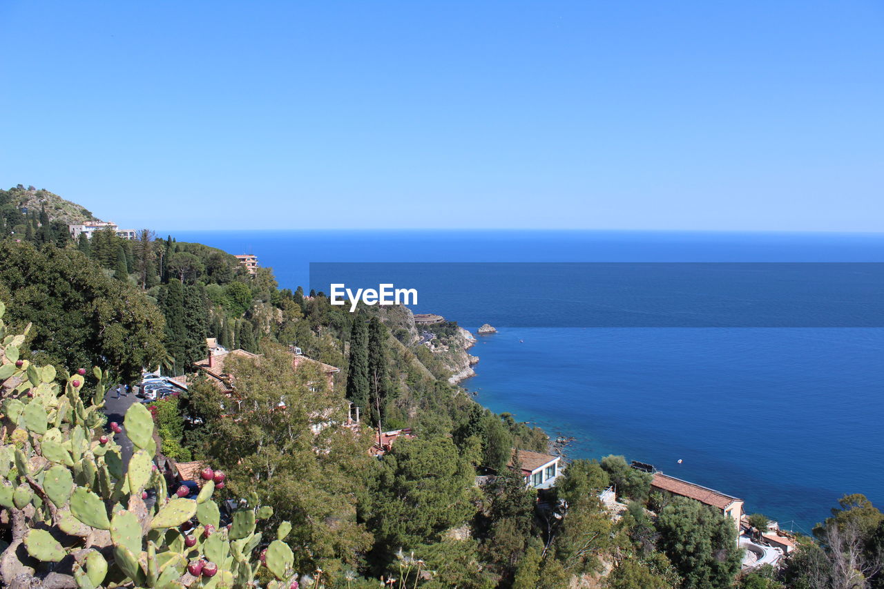 PANORAMIC VIEW OF SEA AGAINST CLEAR BLUE SKY