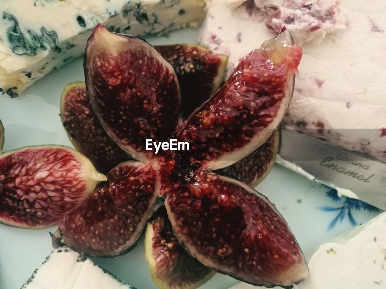 HIGH ANGLE VIEW OF FRUITS IN PLATE