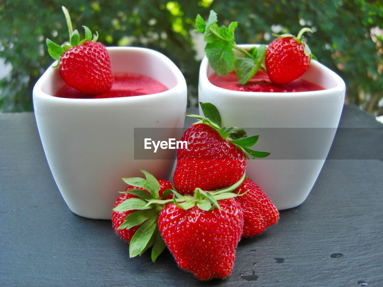 CLOSE-UP OF STRAWBERRIES IN BOWL