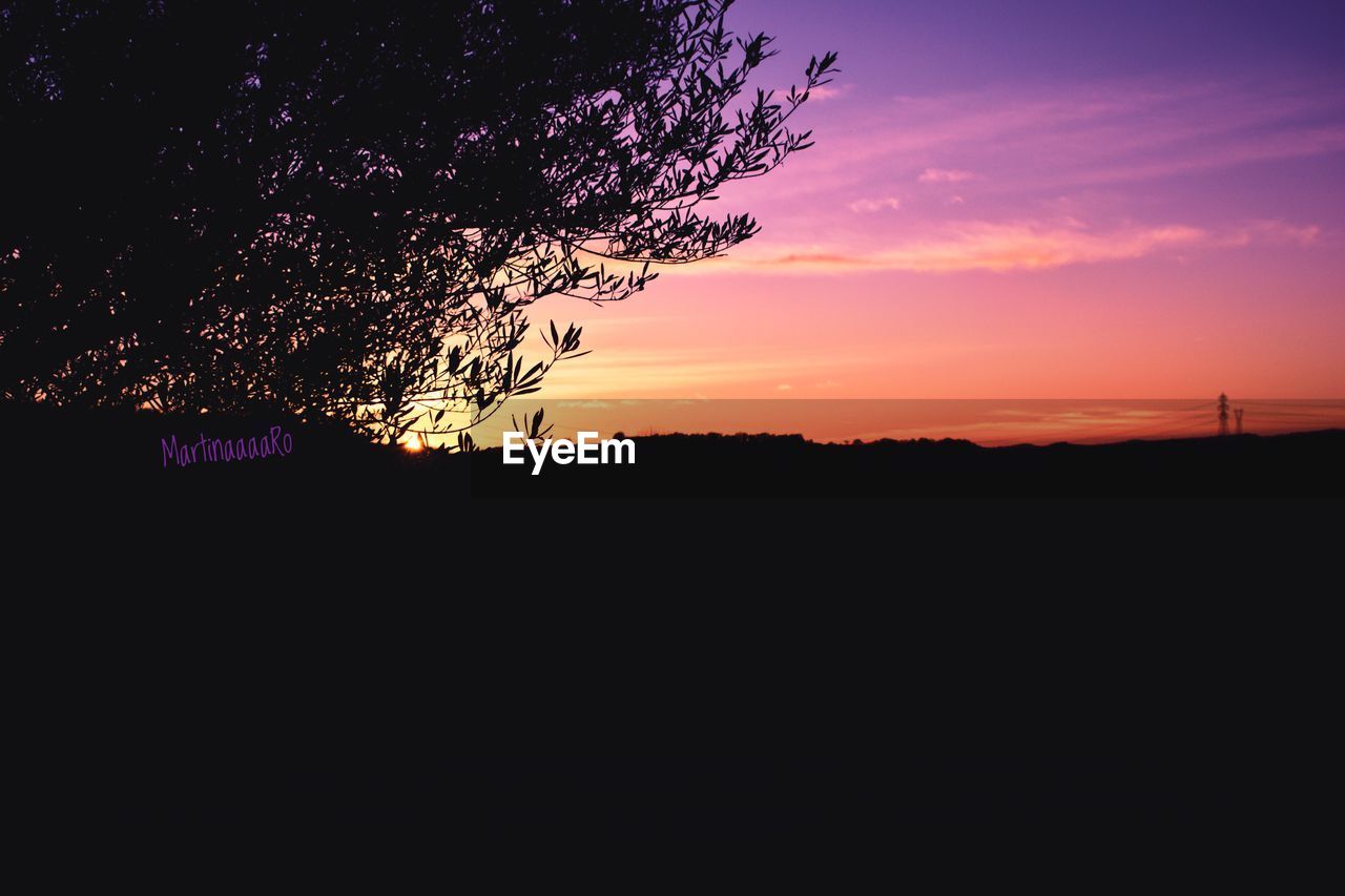 SILHOUETTE LANDSCAPE AGAINST SKY DURING SUNSET