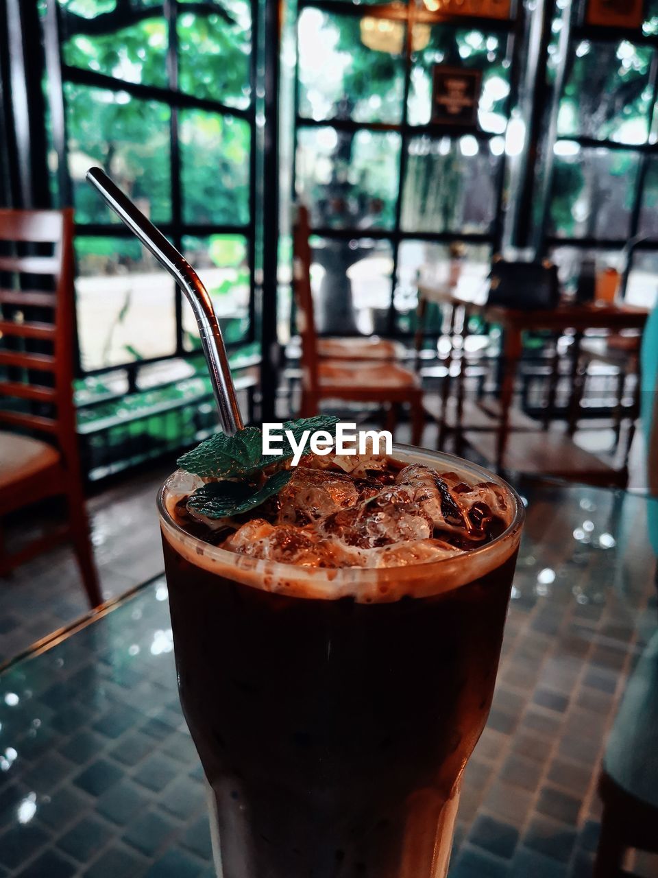 CLOSE-UP OF DRINK IN GLASS ON TABLE