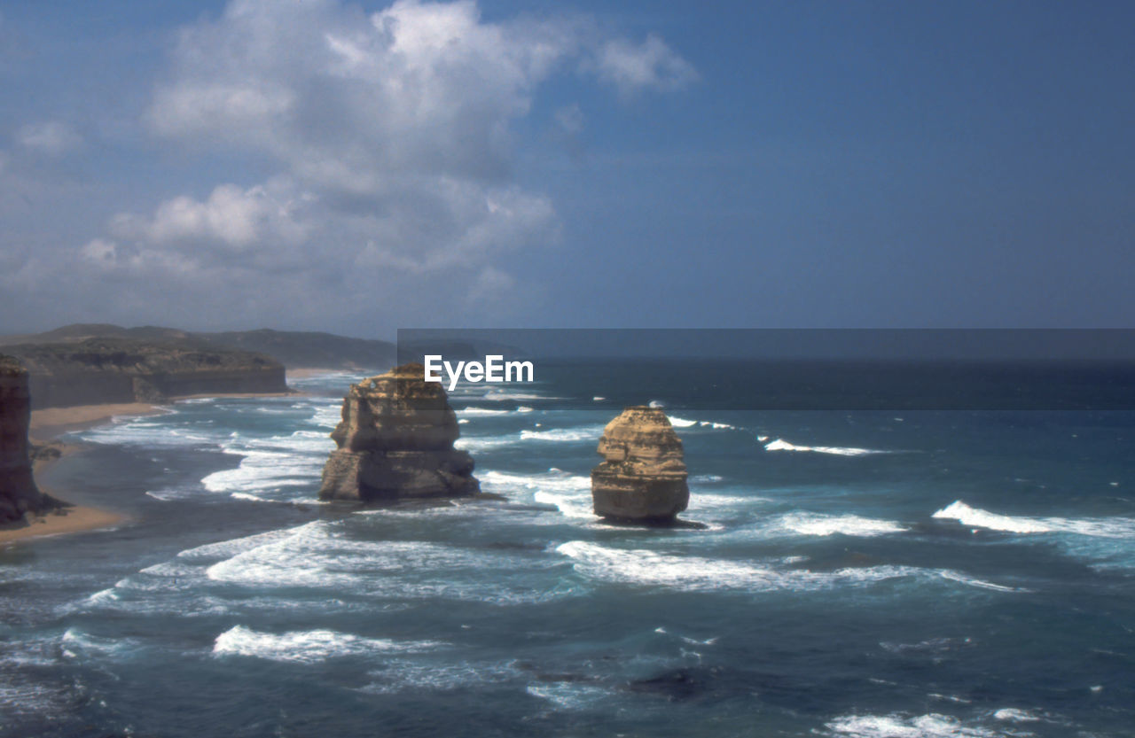 SCENIC VIEW OF SEASCAPE AGAINST CLOUDY SKY