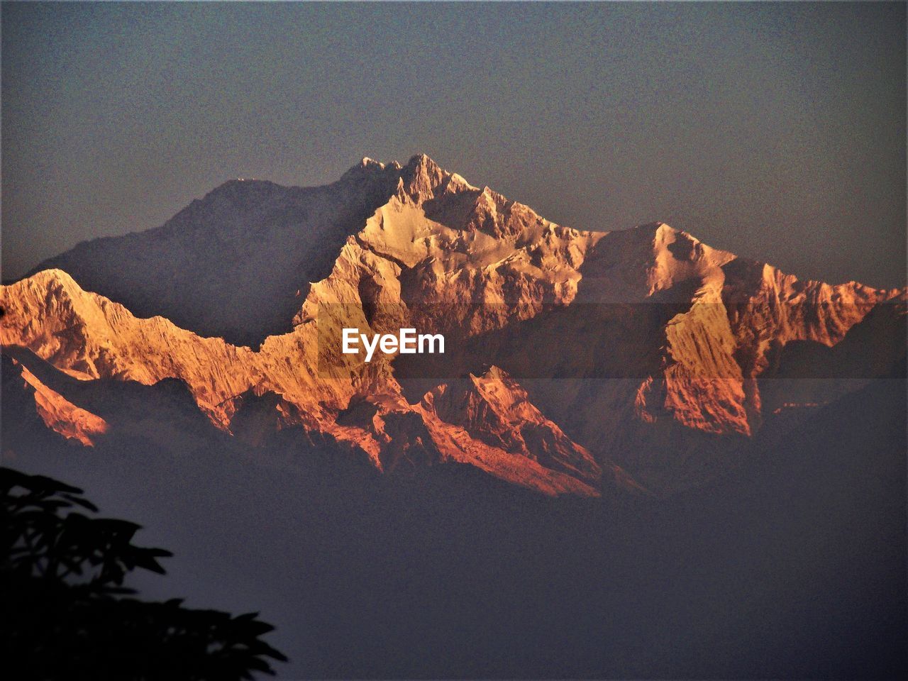 SCENIC VIEW OF MOUNTAIN AGAINST SKY