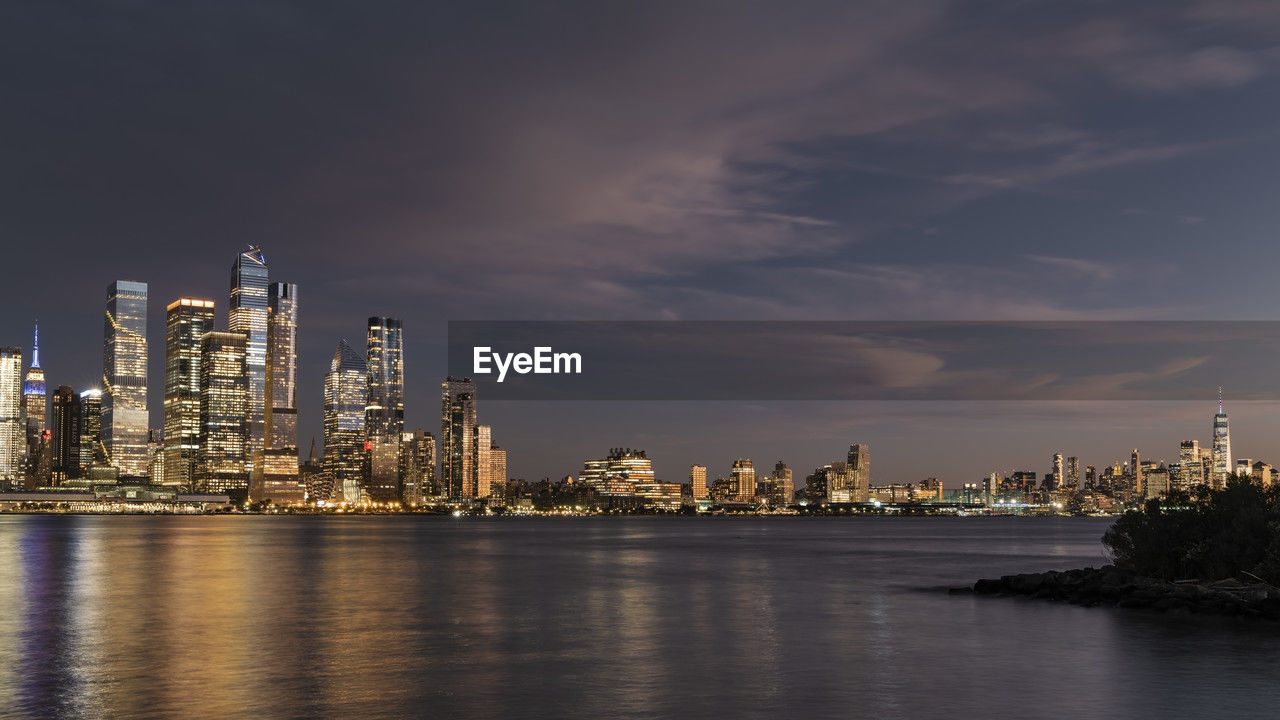 Panoramic skyline and modern commercial buildings. cityscape of manhattan nyc at sunset