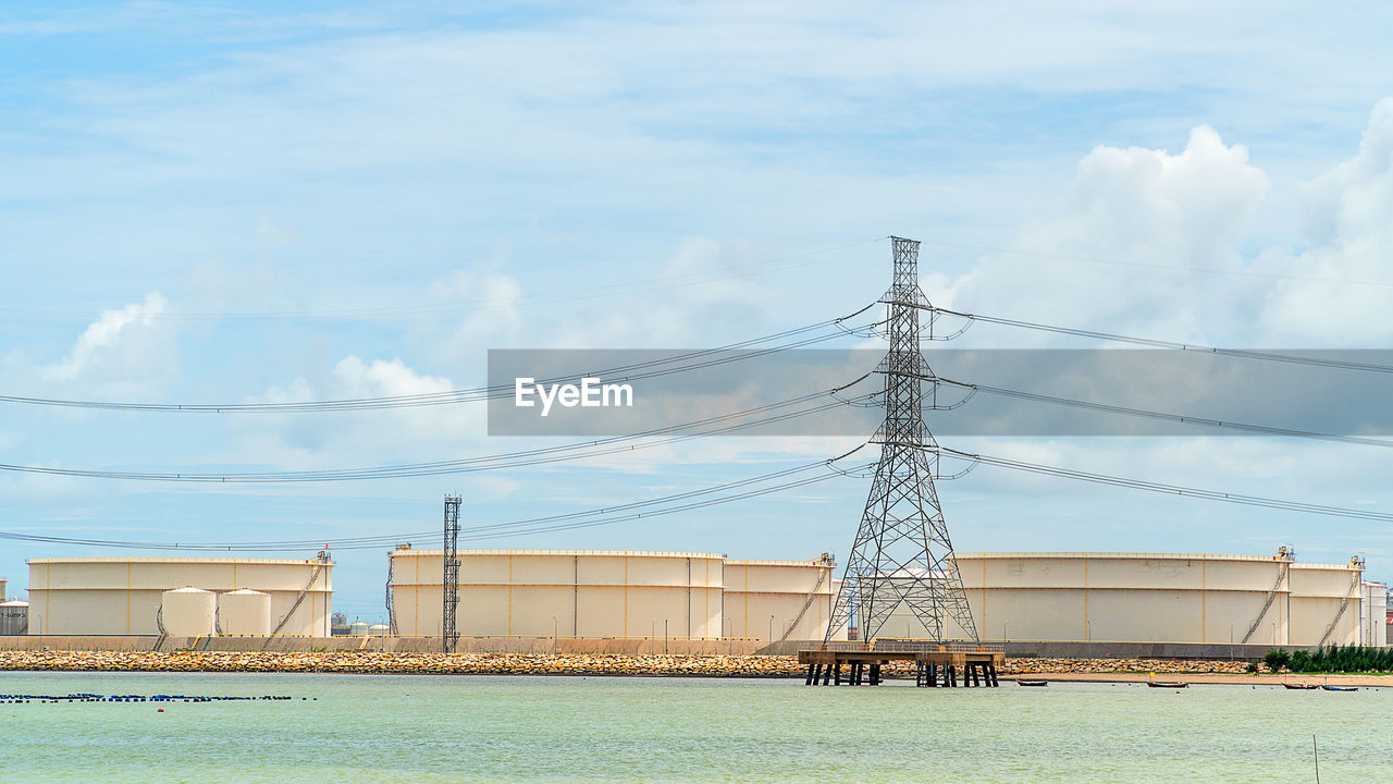 LOW ANGLE VIEW OF ELECTRICITY PYLON AGAINST THE SKY