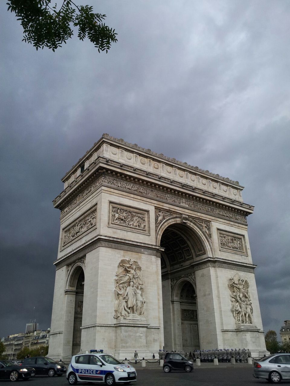 LOW ANGLE VIEW OF HISTORICAL BUILDING AGAINST CLOUDY SKY
