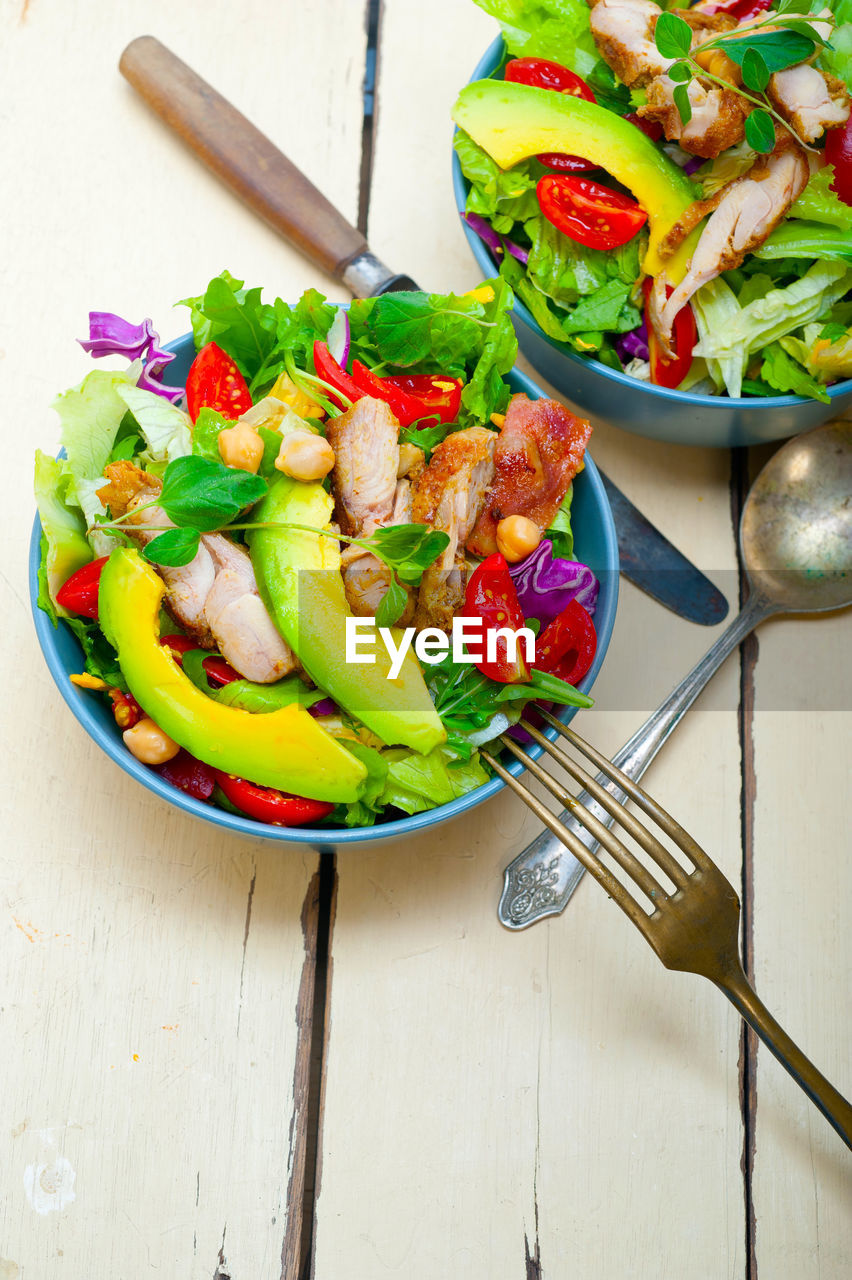 HIGH ANGLE VIEW OF FRUITS AND VEGETABLES ON TABLE