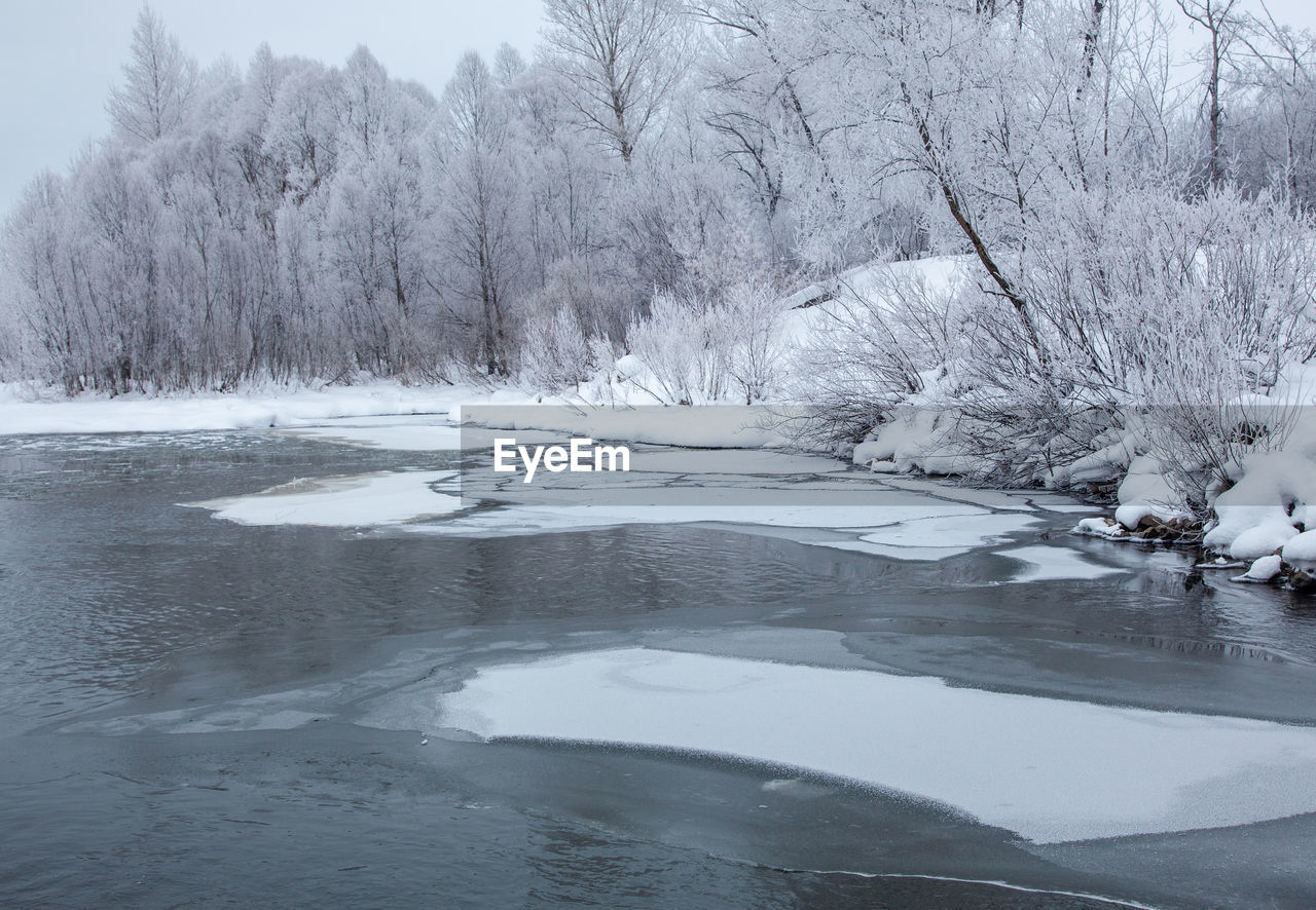 SCENIC VIEW OF FROZEN LAKE