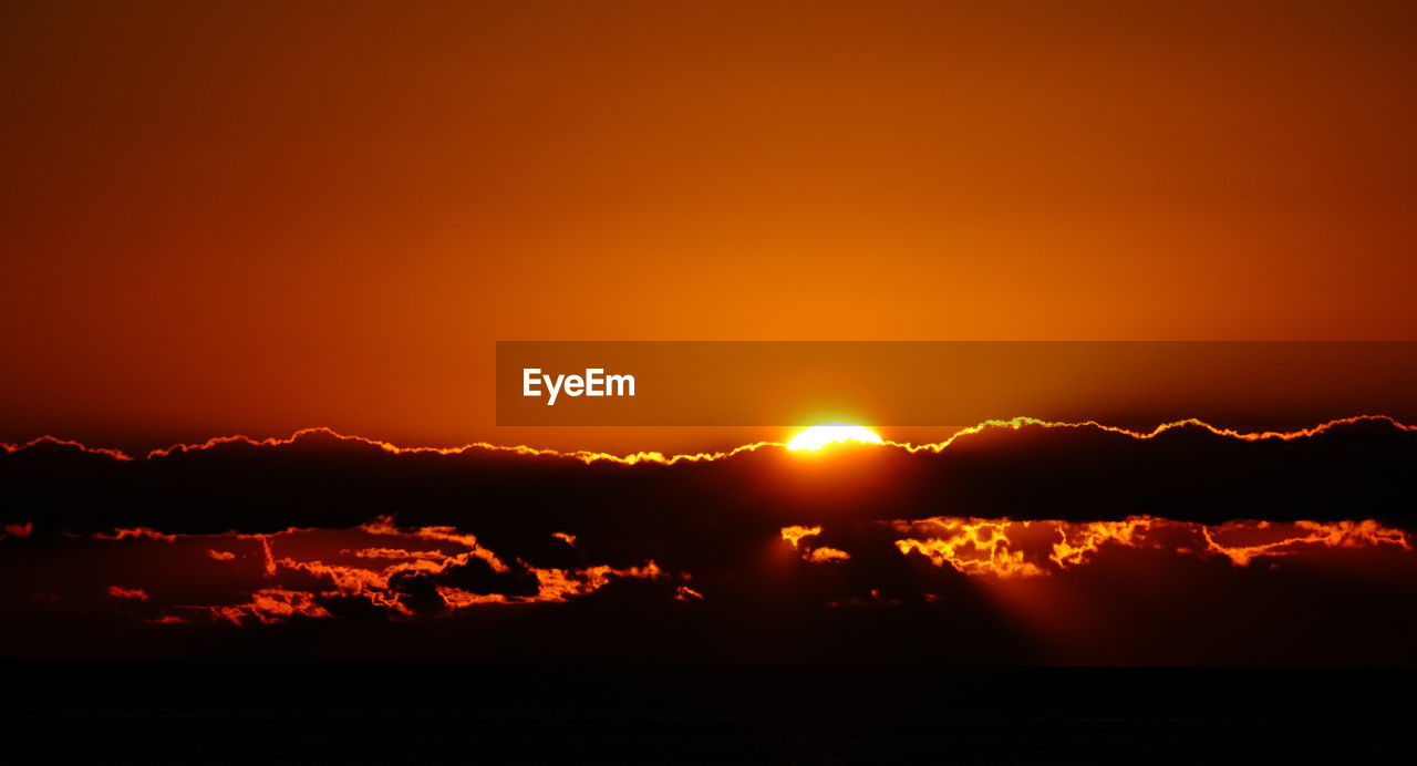 SCENIC VIEW OF SILHOUETTE MOUNTAINS AGAINST ROMANTIC SKY