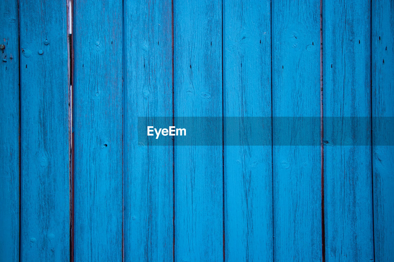 FULL FRAME SHOT OF BLUE WOODEN WALL