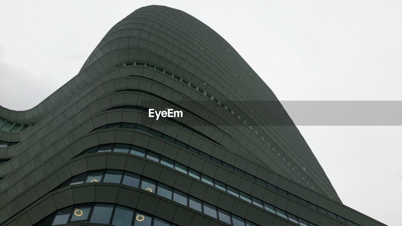 LOW ANGLE VIEW OF SKYSCRAPERS AGAINST CLEAR SKY