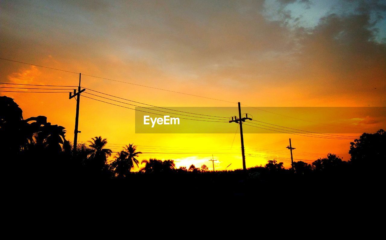 LOW ANGLE VIEW OF SILHOUETTE ELECTRICITY PYLON AGAINST SKY