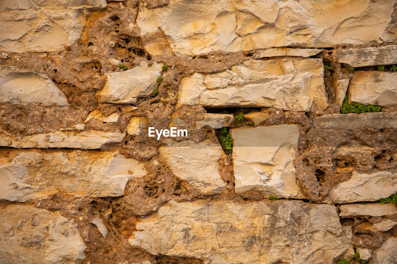 FULL FRAME SHOT OF ROCKS