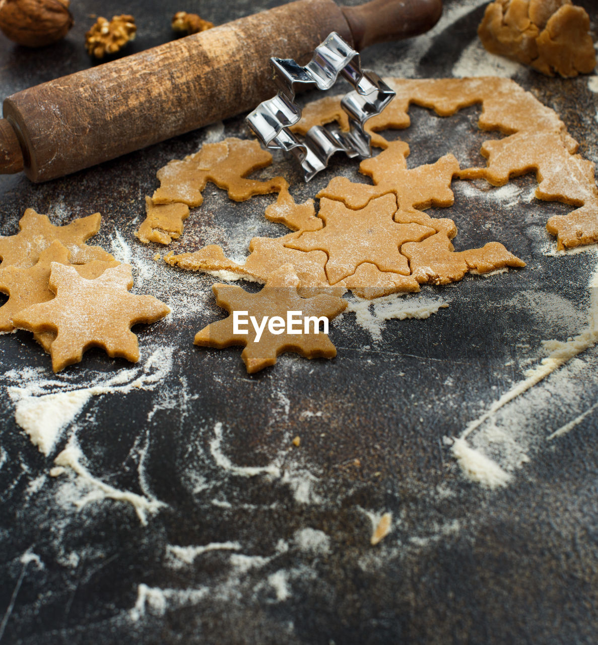 HIGH ANGLE VIEW OF COOKIES ON FALLEN