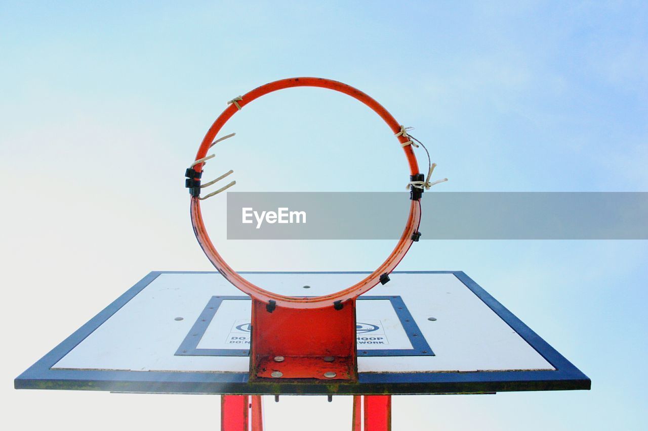 LOW ANGLE VIEW OF BASKETBALL HOOP AGAINST SKY