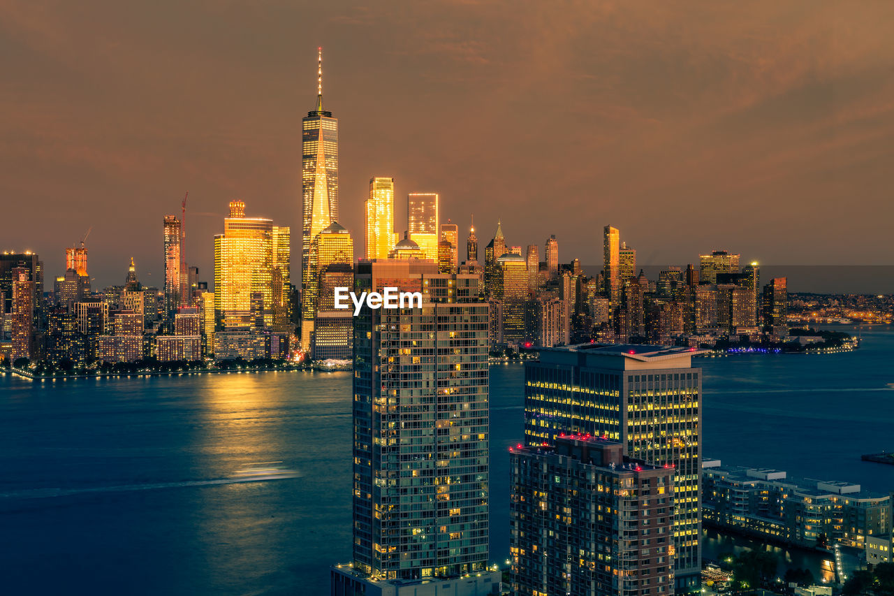 View on manhattan and one world trade center from new jersey