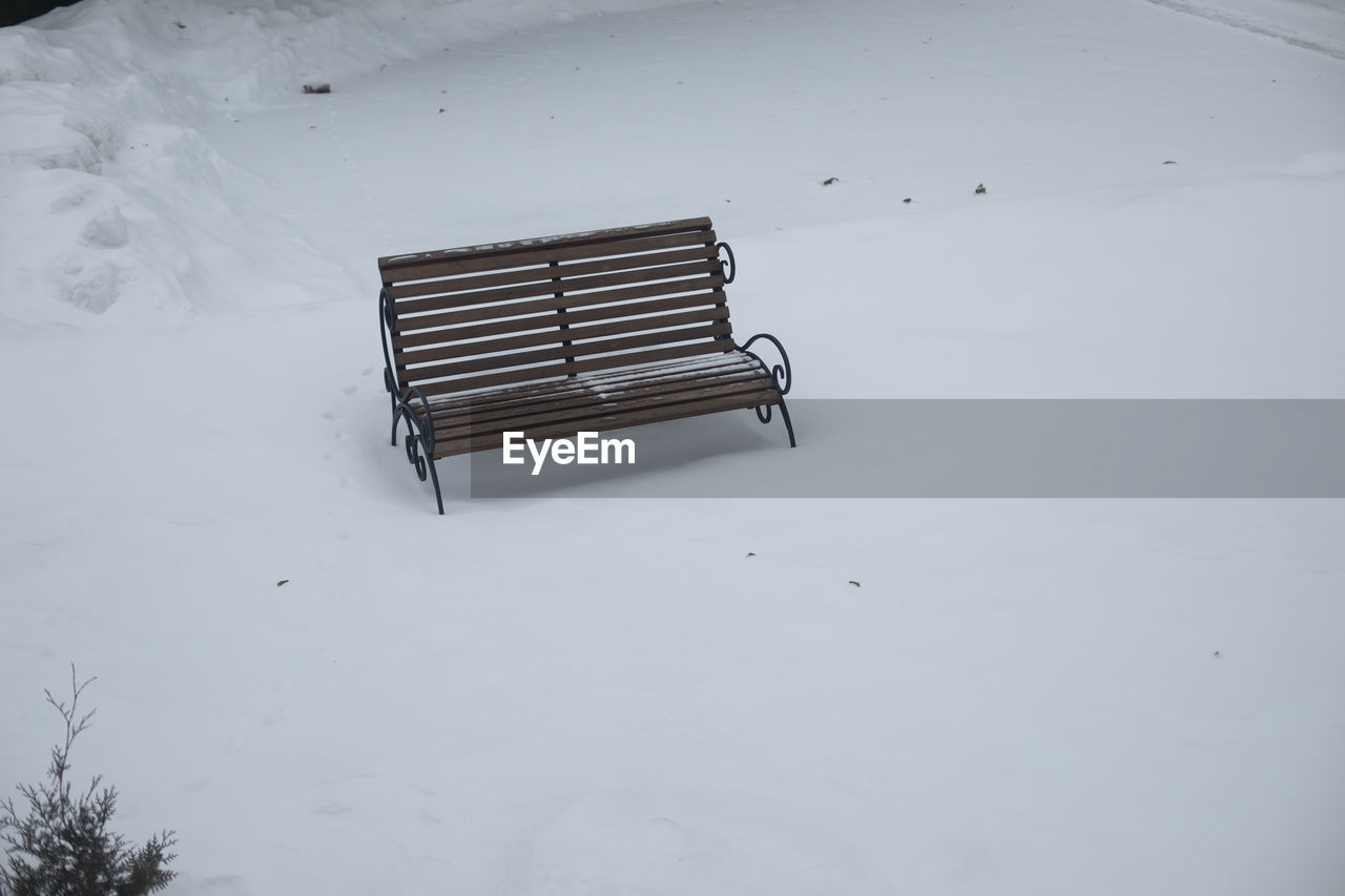 white, snow, furniture, cold temperature, winter, seat, nature, no people, blizzard, empty, bench, day, absence, freezing, tranquility, frozen, chair, outdoors, environment, high angle view, beauty in nature, extreme weather, land