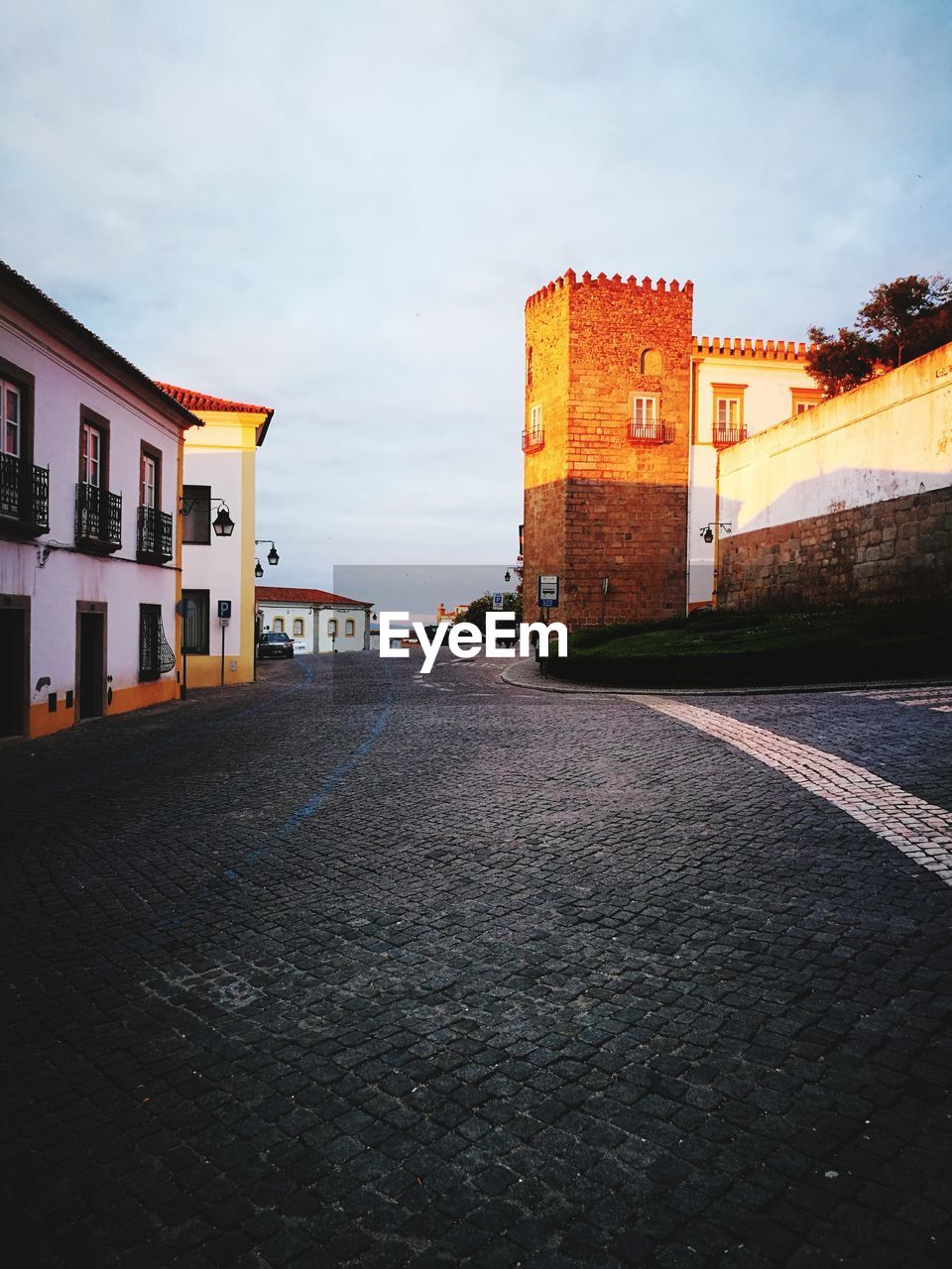 VIEW OF BUILDINGS AGAINST SKY