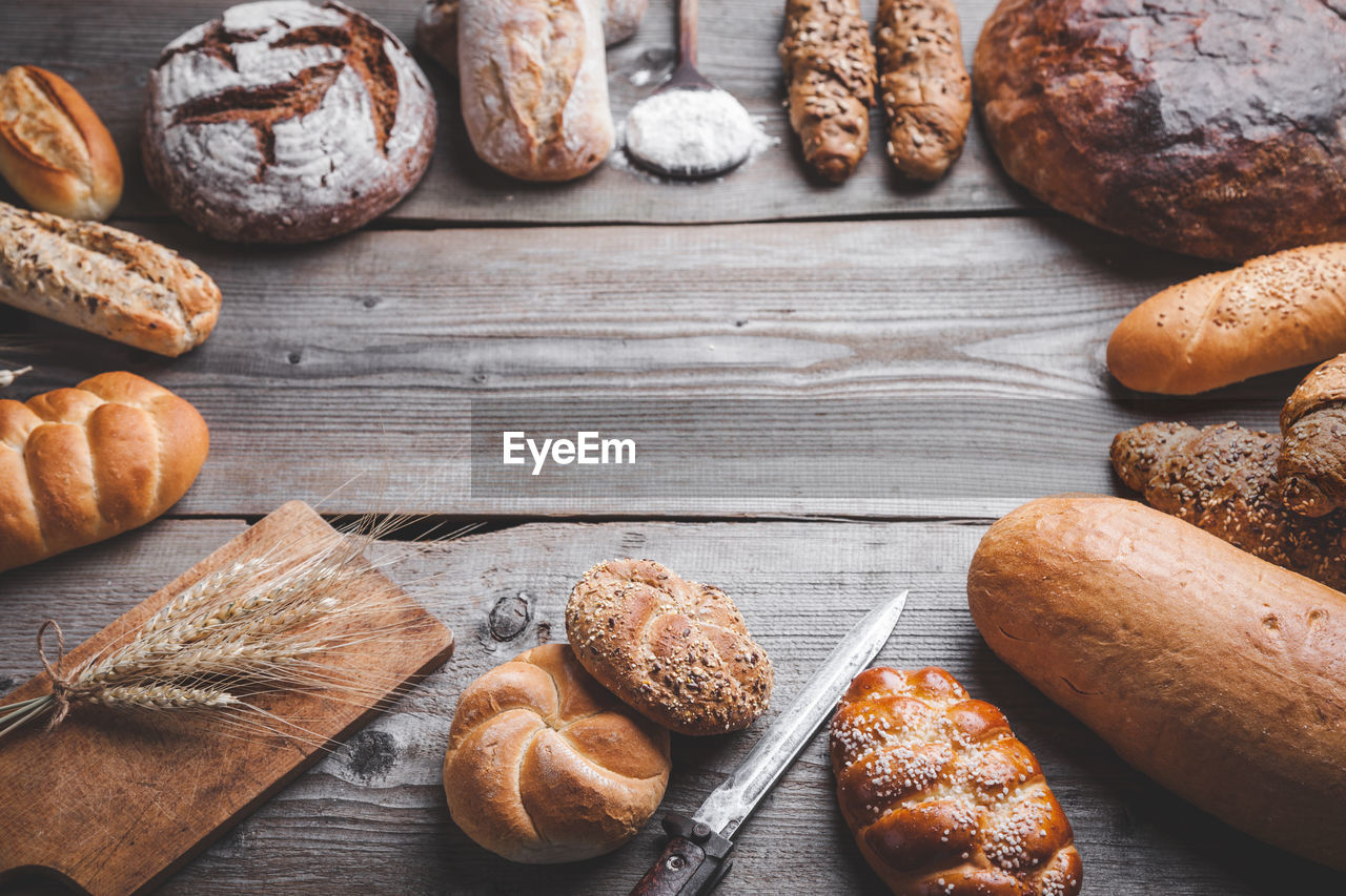 HIGH ANGLE VIEW OF BREAD ON WOODEN TABLE