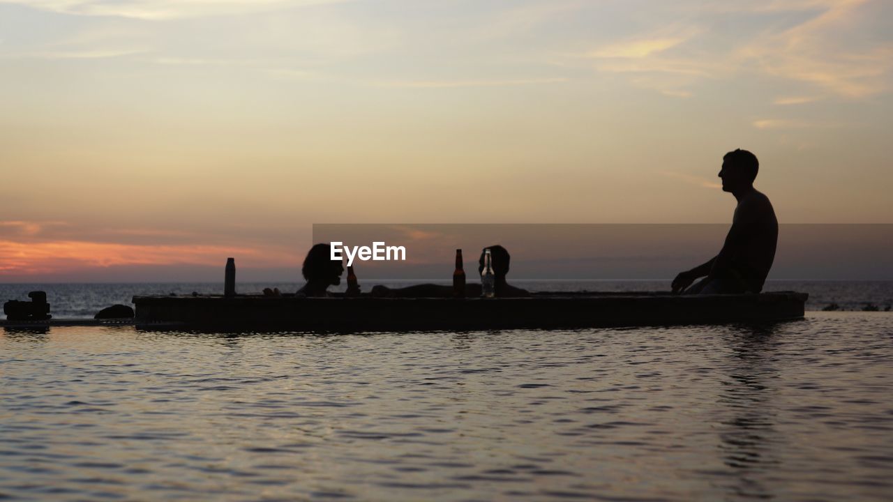 SILHOUETTE OF PEOPLE ON BEACH