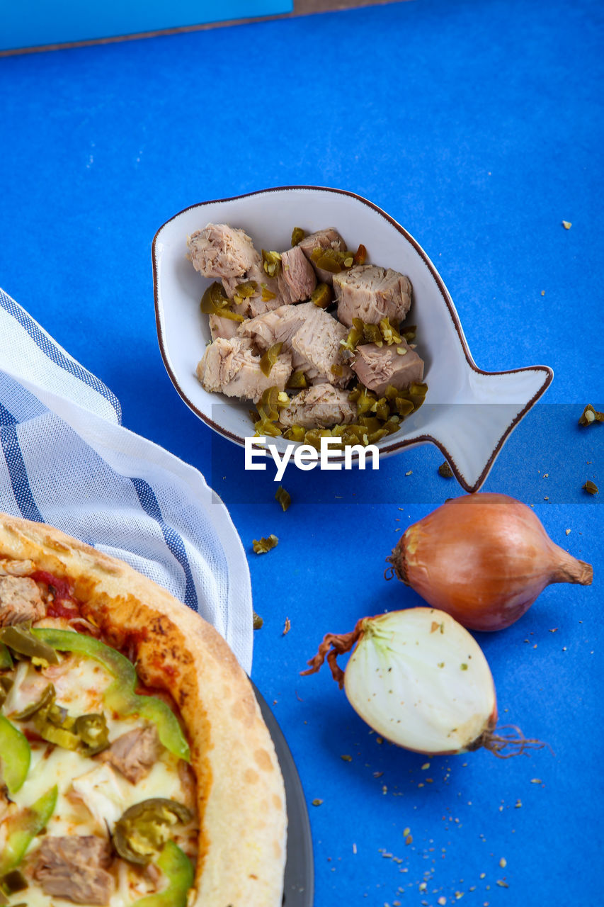 HIGH ANGLE VIEW OF MEAL SERVED IN TRAY