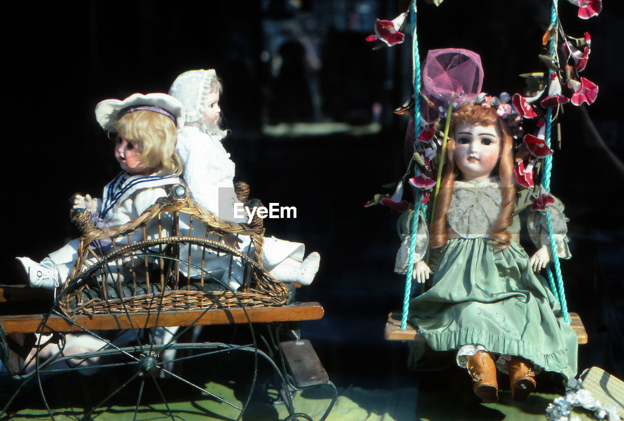 musical theatre, arts culture and entertainment, clothing, performance art, celebration, human representation, person, costume, representation, women, creativity