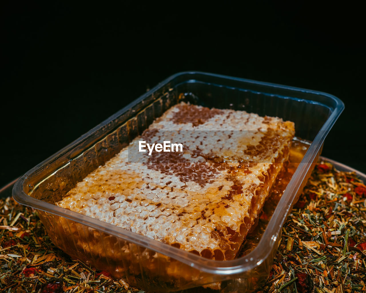 HIGH ANGLE VIEW OF ICE CREAM IN CONTAINER ON TABLE